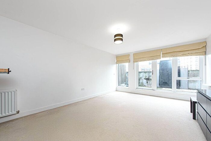 3 Bedroom Flat To Rent In Telegraph Avenue, Colindale, London, NW9
