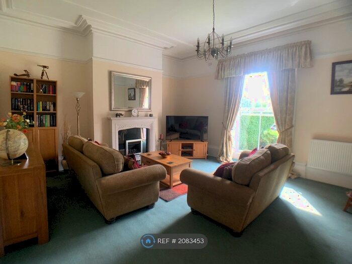 3 Bedroom Flat To Rent In Lindley, Huddersfield, HD3