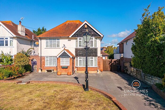 4 Bedroom Detached House For Sale In Orchard Avenue, Poole, BH14