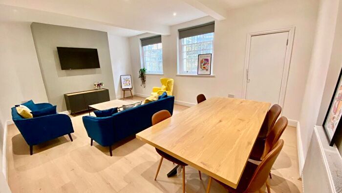 3 Bedroom Flat To Rent In Smithdown Road, Liverpool, Merseyside, L7