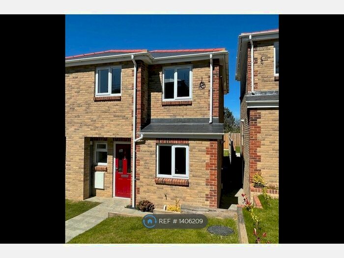 3 Bedroom Semi-Detached House To Rent In Stilt House Close, Cowes, PO31