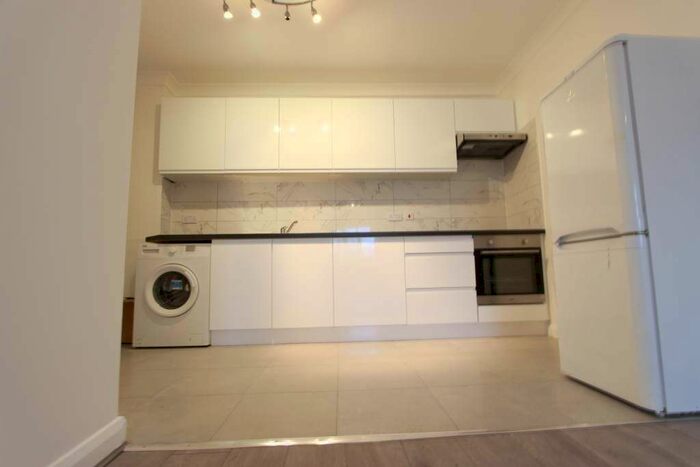 1 Bedroom Flat To Rent In High Road, London, N20