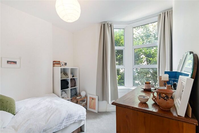 2 Bedroom Flat To Rent In Lordship Lane, East Dulwich, London, SE22