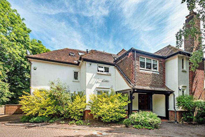 2 Bedroom Apartment To Rent In Rickmansworth Road, Northwood, HA6