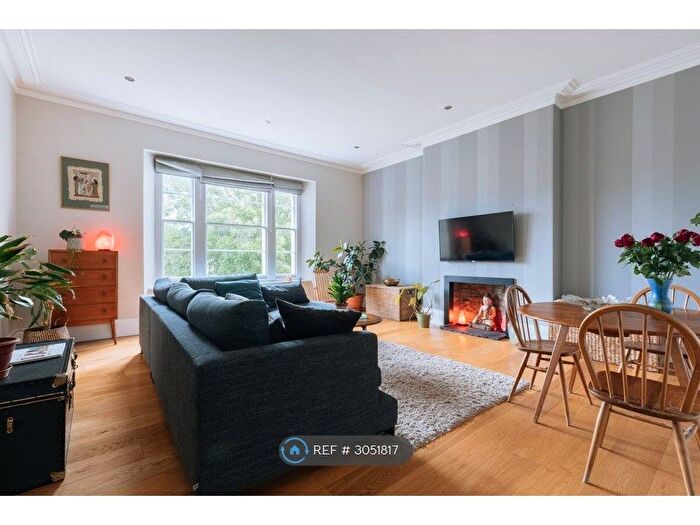 3 Bedroom Flat To Rent In Cambridge Park, Bristol, BS6