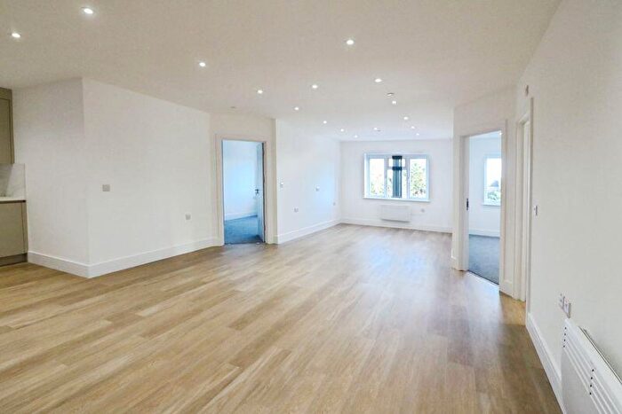 2 Bedroom Detached House To Rent In High Street, Slough, SL3