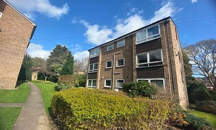 2 Bedroom Flat To Rent In Grosvenor Park Gardens, Woodhouse, Leeds, West Yorkshire, LS6