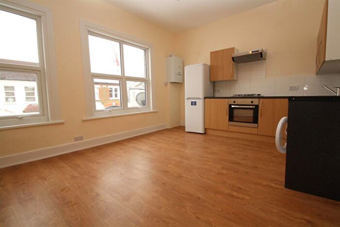 2 Bedroom Flat To Rent In Vale Grove, Harringey, London, N4