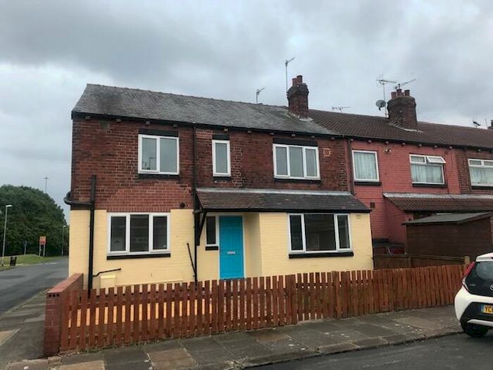 3 Bedroom Terraced House To Rent In Longroyd View, Leeds, West Yorkshire, LS11