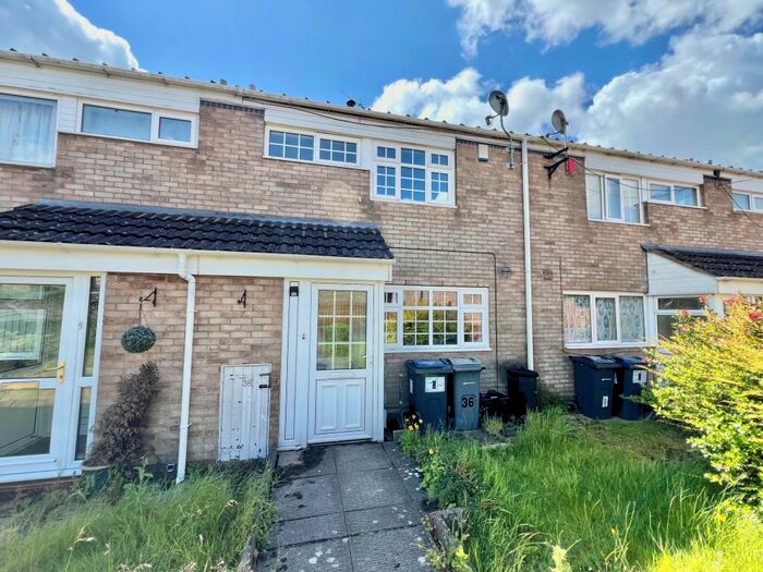 3 Bedroom Semi-Detached House To Rent In Near Lands Close, Birmingham, B32