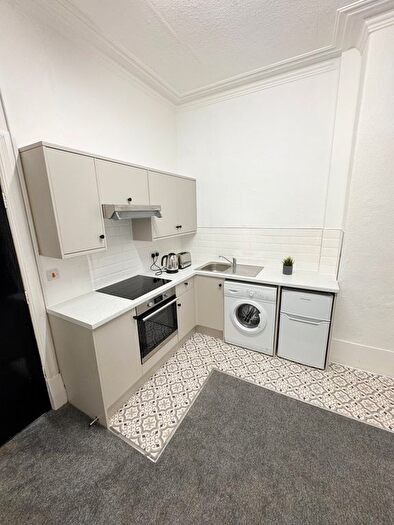 1 Bedroom Studio To Rent In Flat, Kelso Road, LS2