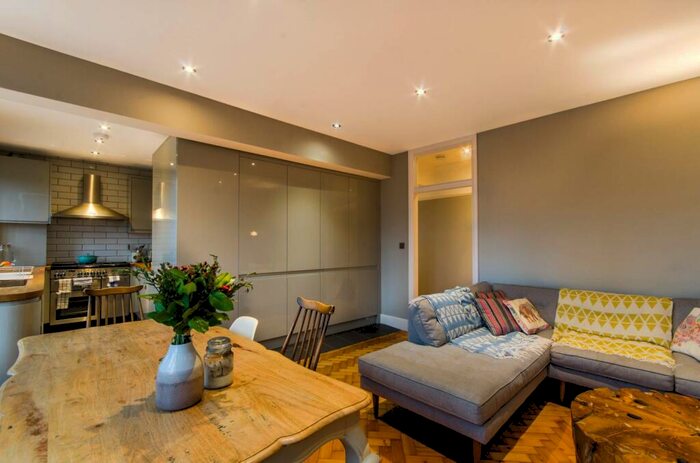 3 Bedroom Flat To Rent In Green Lanes, Winchmore Hill, London, N21