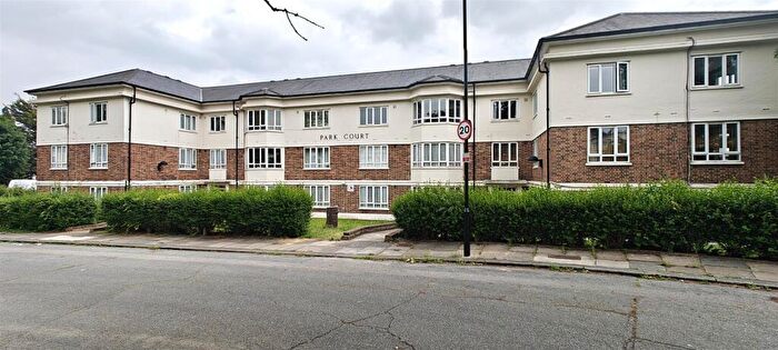 2 Bedroom Flat To Rent In Park Court, Bounds Green, N11