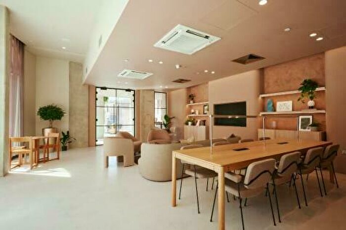 2 Bedroom Apartment To Rent In Apt Addington Street, Manchester, Greater Manchester, M4