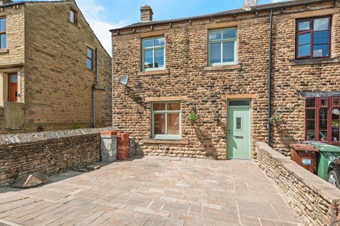 3 Bedroom End Of Terrace House For Sale In Station Road, Skelmanthorpe, Huddersfield, HD8
