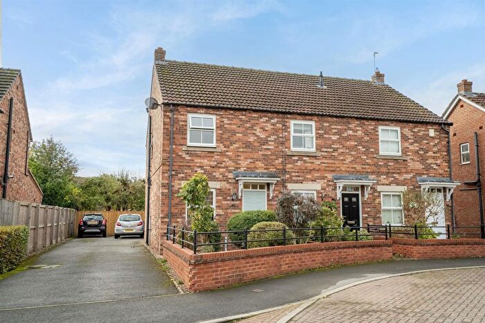 2 Bedroom Town House For Sale In Chatsworth Avenue, Strensall, York, YO32
