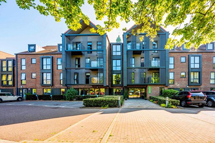 2 Bedroom Flat For Sale In The Clockhouse, Guildford, GU1