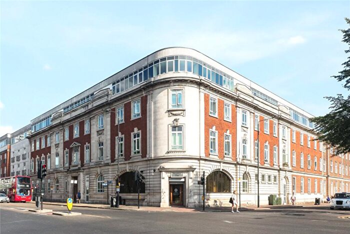 1 Bedroom Flat To Rent In The Quadrangle House, Romford Road, Stratford, London, E15