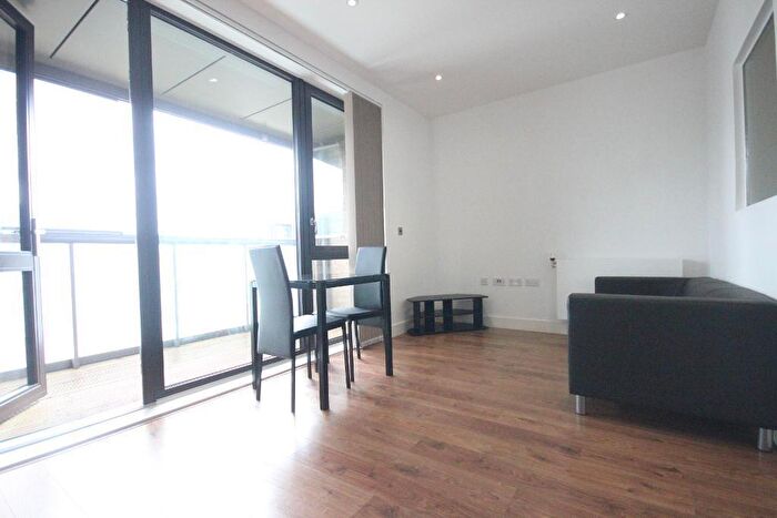 Flat To Rent In Lighterman Point, New Village Avenue, London, E14