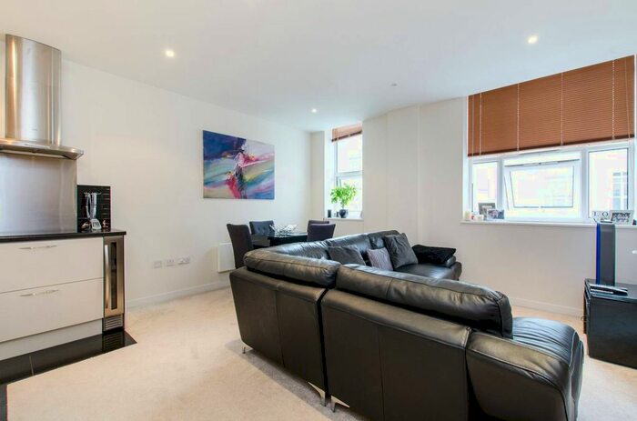 2 Bedroom Flat To Rent In Bromyard Avenue, Acton, London, W3