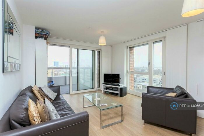 3 Bedroom Flat To Rent In Marner Point, London, E3