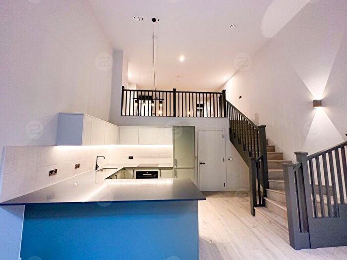 1 Bedroom Maisonette For Sale In Windsor Square, London, SE18