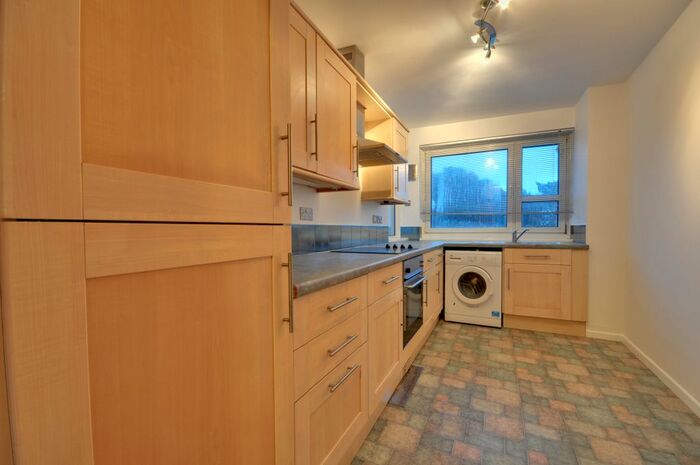 2 Bedroom Flat To Rent In Western Road, Branksome Park, Poole, BH13