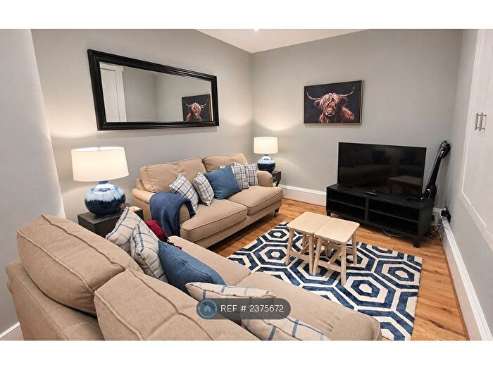 1 Bedroom Flat To Rent In Parliament Square, Edinburgh, EH1