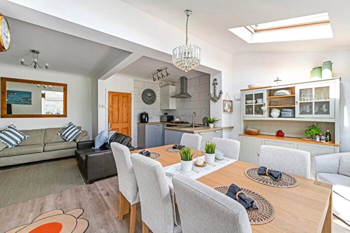 3 Bedroom Semi-Detached House For Sale In The Causeway, Petersfield, Hampshire, GU31