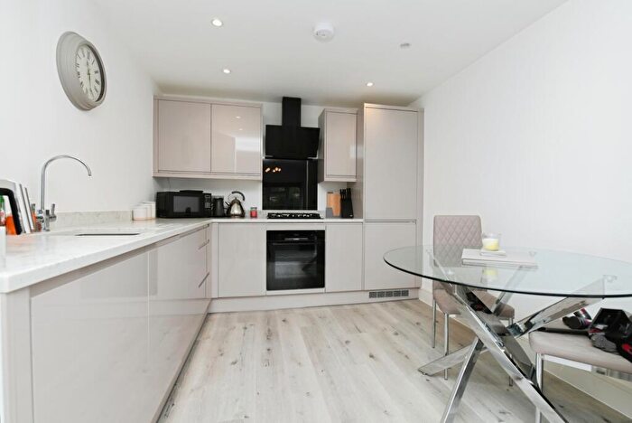 1 Bedroom Flat For Sale In Third Avenue, Chelmsford, Essex, CM1