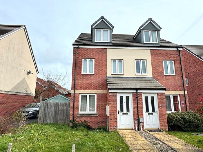 3 Bedroom Town House To Rent In Homington Avenue, Swindon, SN3