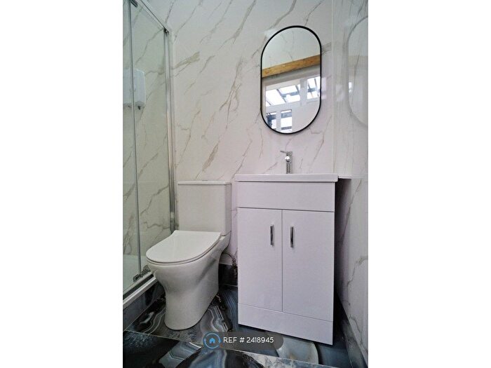 1 Bedroom Flat To Rent In Whitton Dene, Middlesex, TW7