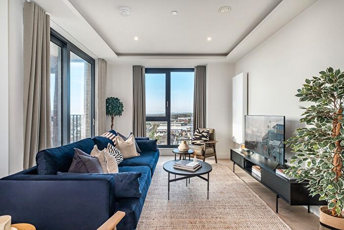 3 Bedroom Flat To Rent In Hove Central, Boulevard Place Brighton, BN3