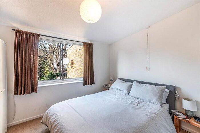 1 Bedroom Maisonette To Rent In Hindmans Road, East Dulwich, London, SE22