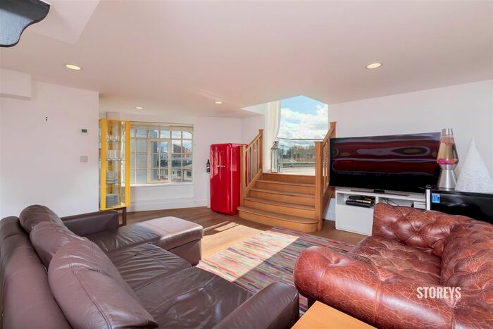 3 Bedroom Flat To Rent In Kingsland Road, Shoreditch, London, E2