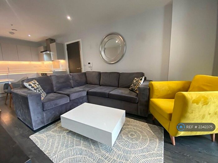 2 Bedroom Flat To Rent In Cheetham Hill Road, Manchester, M4