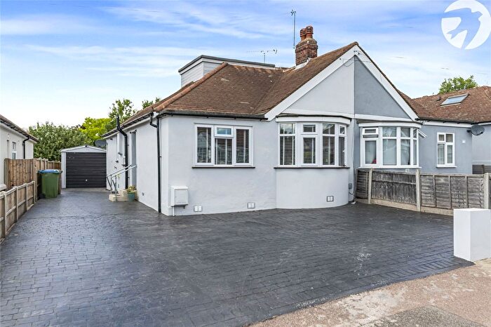 3 Bedroom Bungalow For Sale In Steynton Avenue, Bexley, Kent, DA5