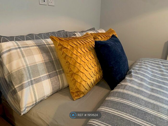 1 Bedroom Flat To Rent In Nascot House, Maidenhead, SL6