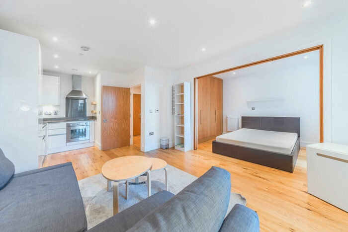 Apartment To Rent In Thanet Tower, Caxton Street North, London, E16