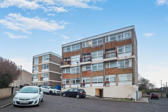 3 Bedroom Flat For Sale In Hensford Gardens, London, SE26