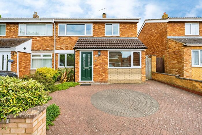 3 Bedroom Semi-Detached House For Sale In Leeds Smith Drive, Sandy, SG19