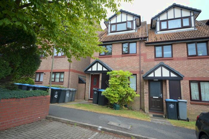 2 Bedroom Flat To Rent In Viewfield Close, Harrow, HA3