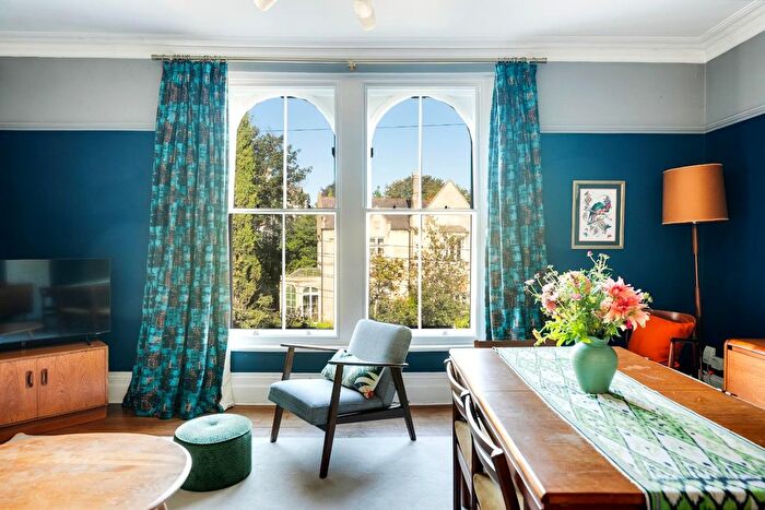 2 Bedroom Flat For Sale In Cotham Road, Cotham, Bristol, BS6