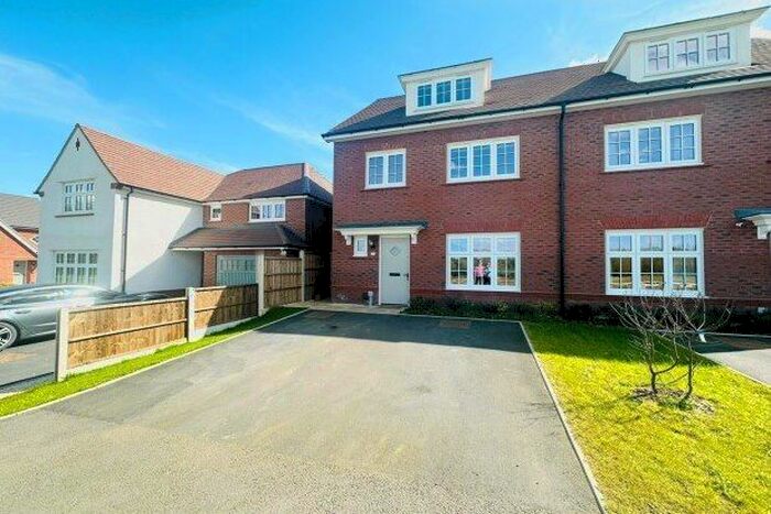 4 Bedroom Property To Rent In Hixon Close, Tamworth, B77