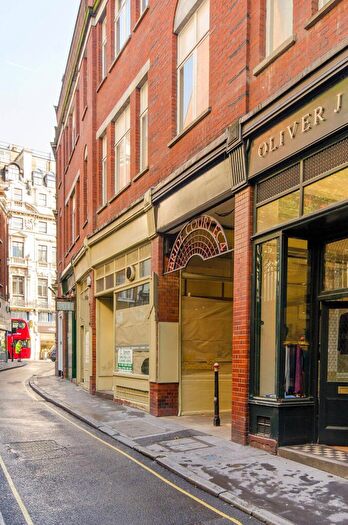 2 Bedroom Flat To Rent In Bride Court, City, London, EC4Y