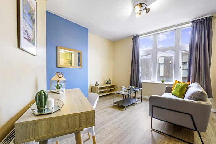 1 Bedroom Property To Rent In Flat, B Wood Lane, Leeds, LS6