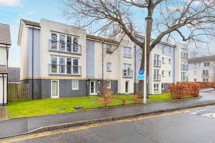 2 Bedroom Flat To Rent In Clerwood View, Edinburgh, Midlothian, EH12