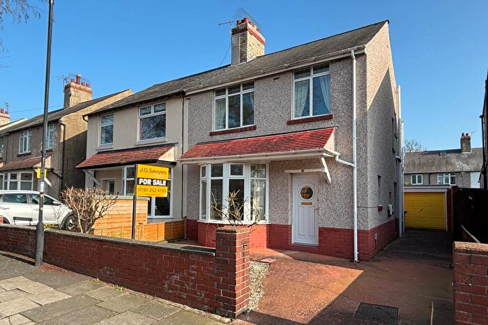 3 Bedroom Semi Detached House For Sale In Hillfield, Monkseaton, Whitley Bay, NE25