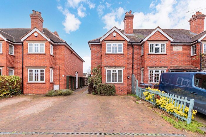 2 Bedroom Cottage To Rent In Golden Ball Lane, Pinkneys Green, Berkshire, SL6