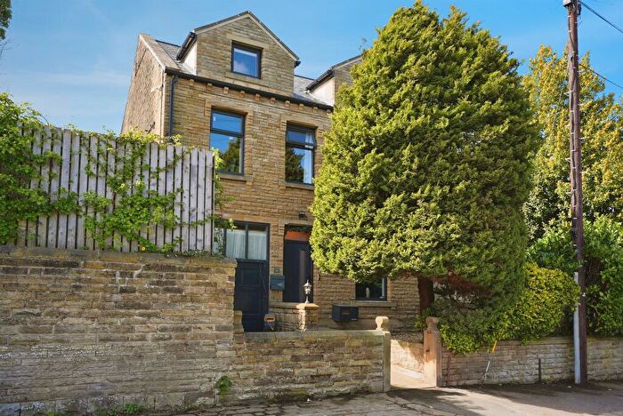 5 Bedroom Detached House For Sale In Moor End Road, Huddersfield, HD4